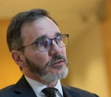 FMI eleva del 25 al 40% el riesgo de recesión en EE. UU. por la guerra arancelaria