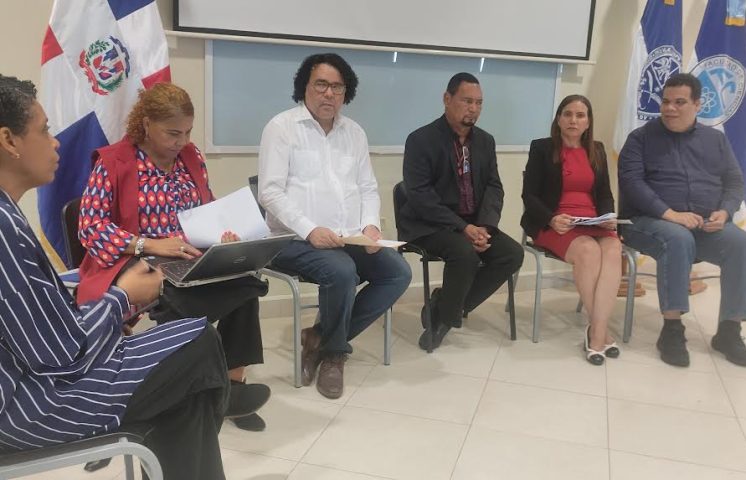 Facultad de Ciencias de la UASD celebra panel sobre aportes científicos de sus institutos 