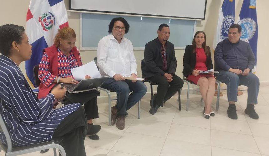 Facultad de Ciencias de la UASD celebra panel sobre aportes científicos de sus institutos 