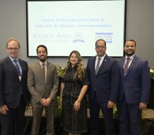 Guzmán Ariza recibe delegación del Colegio de Abogados de Nueva York
