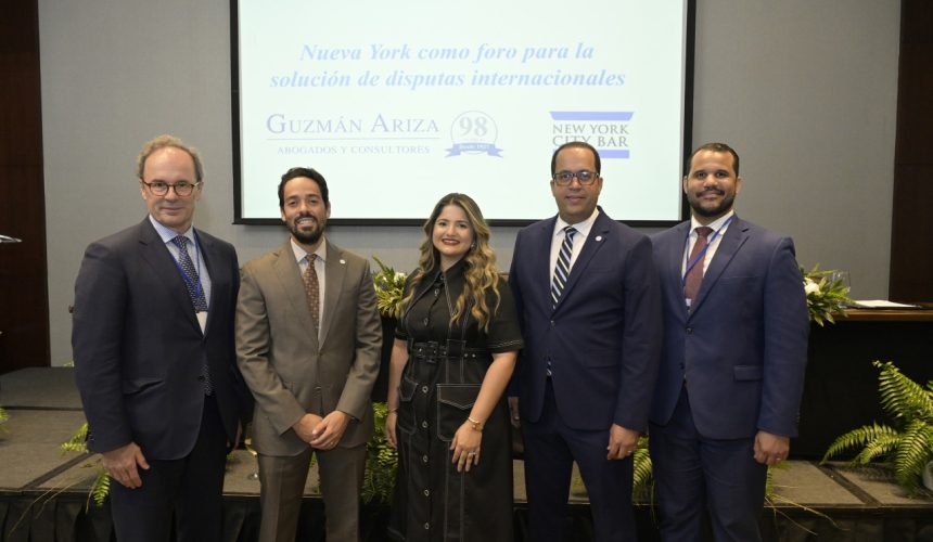 Guzmán Ariza recibe delegación del Colegio de Abogados de Nueva York