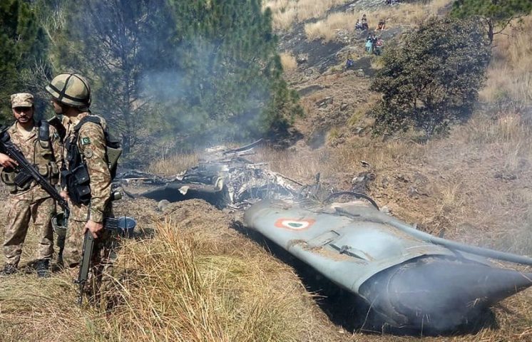 Enfrentamientos entre India y Pakistán han dejado más de 80 fallecidos 
