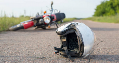 Accidente de motocicletas deja dos hombres gravemente heridos en Samaná 