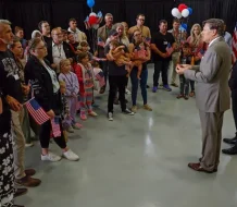 Trump concede el estatus de refugiados a sudafricanos blancos