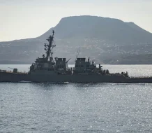 Hutíes impiden a buques salir de puerto del Yemen en medio de bombardeos de EE.. UU..