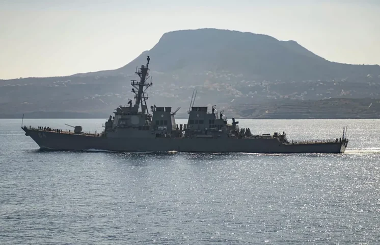 Hutíes impiden a buques salir de puerto del Yemen en medio de bombardeos de EE.. UU..