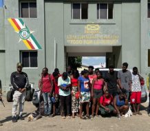 Detienen 17 haitianos indocumentados dentro de una jeepeta en Dajabón
