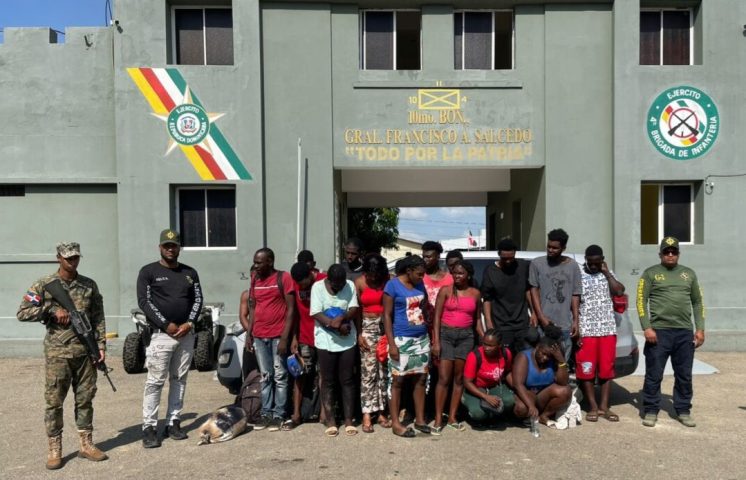 Detienen 17 haitianos indocumentados dentro de una jeepeta en Dajabón