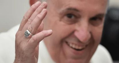 Destruyen anillo y sellos del Papa Francisco tras 16 días de su muerte