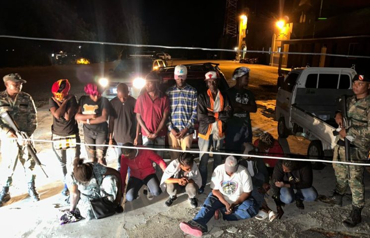 Apresan a 18 indocumentados que iban a bordo en una yipeta en Montecristi 
