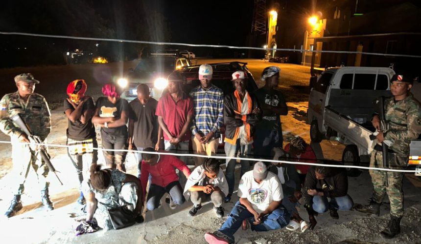 Apresan a 18 indocumentados que iban a bordo en una yipeta en Montecristi 