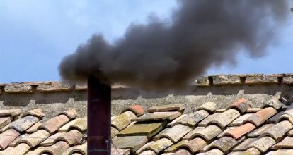 Nueva fumata negra tras la tercera votación del cónclave; aún no hay Papa 