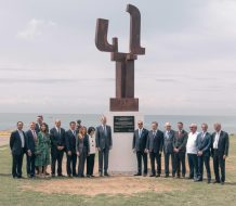 Rey de España, Abinader y Carolina Mejía inauguran monumento a la paz en SD