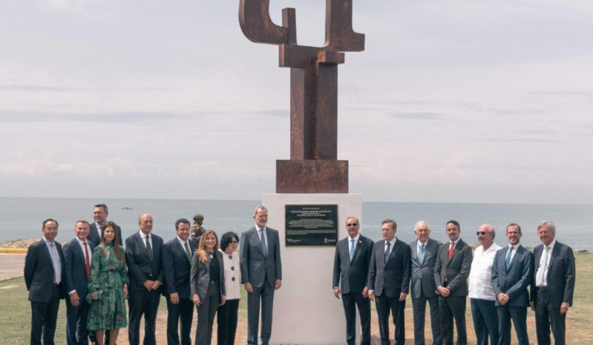 Rey de España, Abinader y Carolina Mejía inauguran monumento a la paz en SD