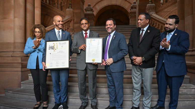 Senado de Nueva York condecora a director del COE y la DAEH por sus labores en tragedia Jet Set 