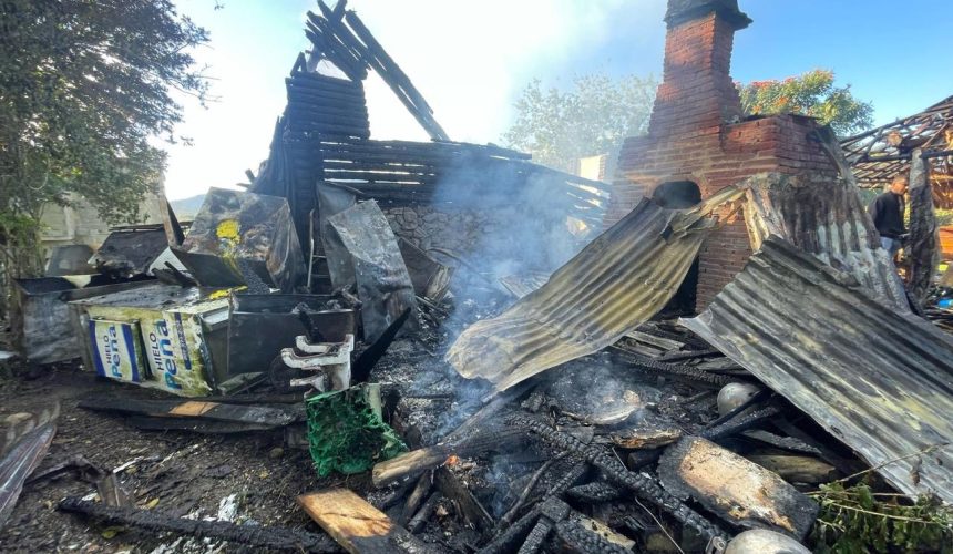 Incendio afecta restaurante en Jarabacoa; no se reportan heridos 