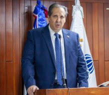 Ministro de Salud reconoce que presencia de pacientes haitianos representa una carga para el presupuesto nacional 