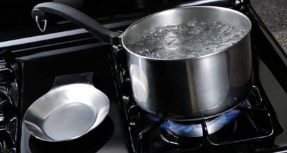 Madre lanza olla de agua caliente a su hija con discapacidad en Moca