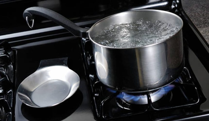 Madre lanza olla de agua caliente a su hija con discapacidad en Moca