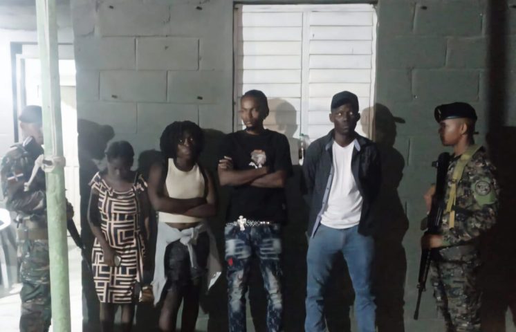 Arrestan dominicano transportando seis haitianos indocumentados en San Juan