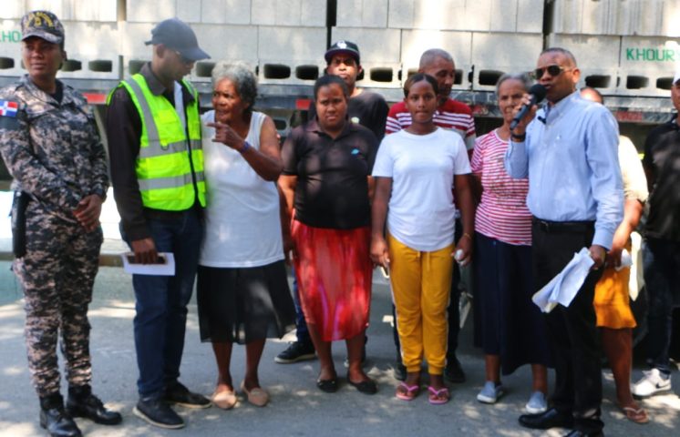 Khoury Industrial dona materiales de construcción para levantar viviendas a familias vulnerables en Cabral Barahona