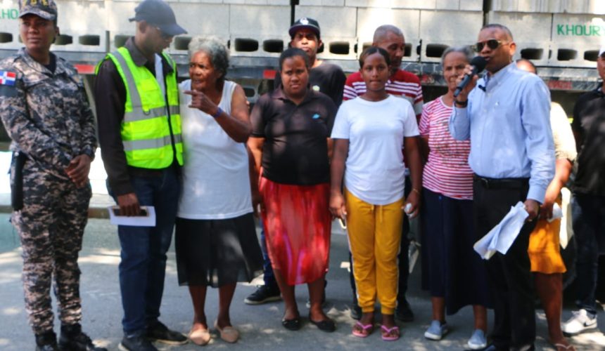 Khoury Industrial dona materiales de construcción para levantar viviendas a familias vulnerables en Cabral Barahona