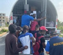 Migración arresta 136 haitianos ilegales en Juan Dolio 
