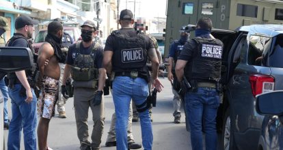 Apresan a más de 50 dominicanos durante operativo migratorio en Puerto Rico 