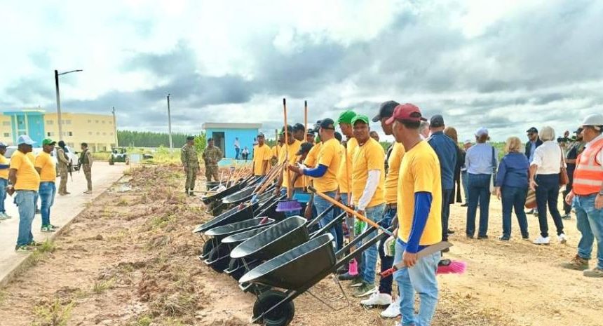 Internos comienzan acondicionamiento de áreas verdes para apertura del centro penitenciario Las Parras 