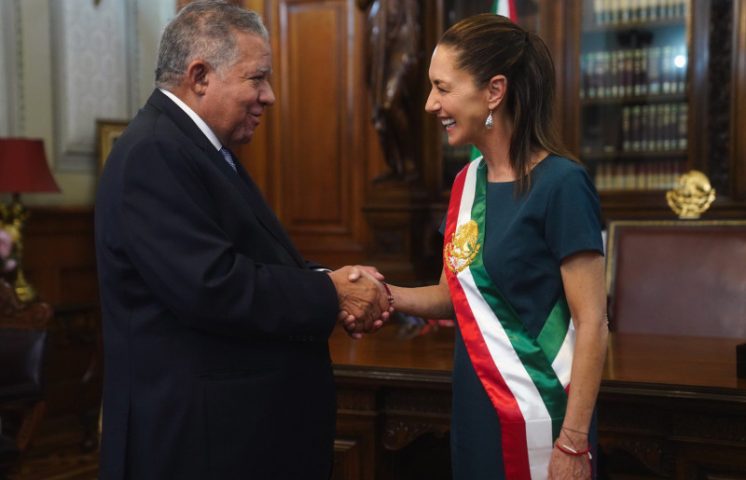Embajador Juan Bolívar Díaz presenta Cartas Credenciales ante la presidenta de México