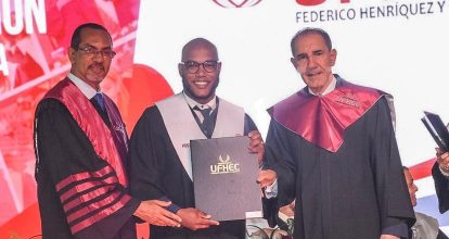 UFHEC celebra graduación con un llamado a construir una sociedad de éxito colectivo; inviste a 1,316