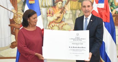 Reconocen al doctor Franklin García Fermín en la categoría de docente como Profesor Invitado en Universidad de Cuba