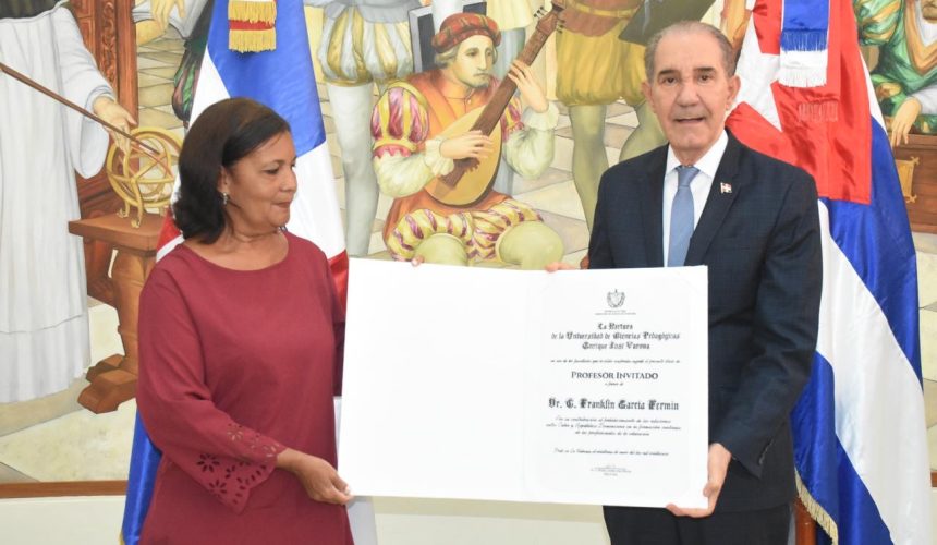 Reconocen al doctor Franklin García Fermín en la categoría de docente como Profesor Invitado en Universidad de Cuba