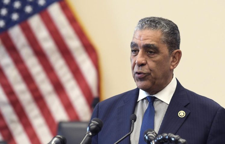 Congresista Espaillat reintroduce proyecto de ley para controlar exportación de desechos electrónicos 