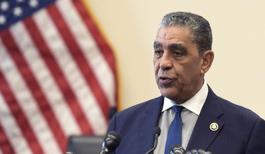 Congresista Espaillat reintroduce proyecto de ley para controlar exportación de desechos electrónicos 