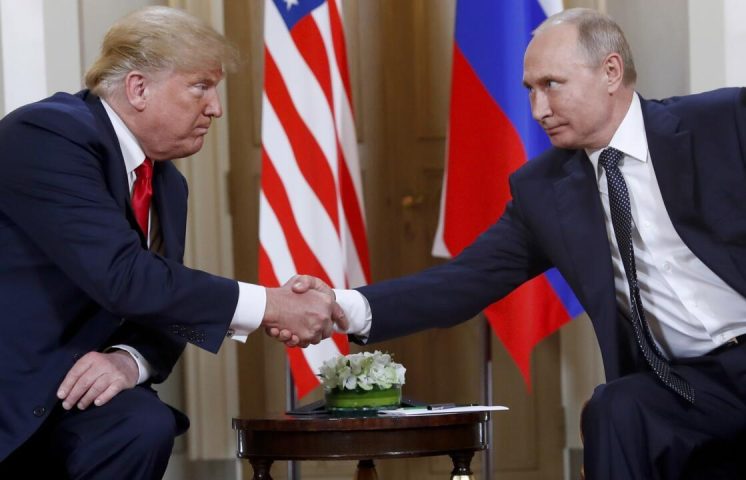Trump llamará este lunes a Putin y a Zelenski para negociar el fin de la guerra