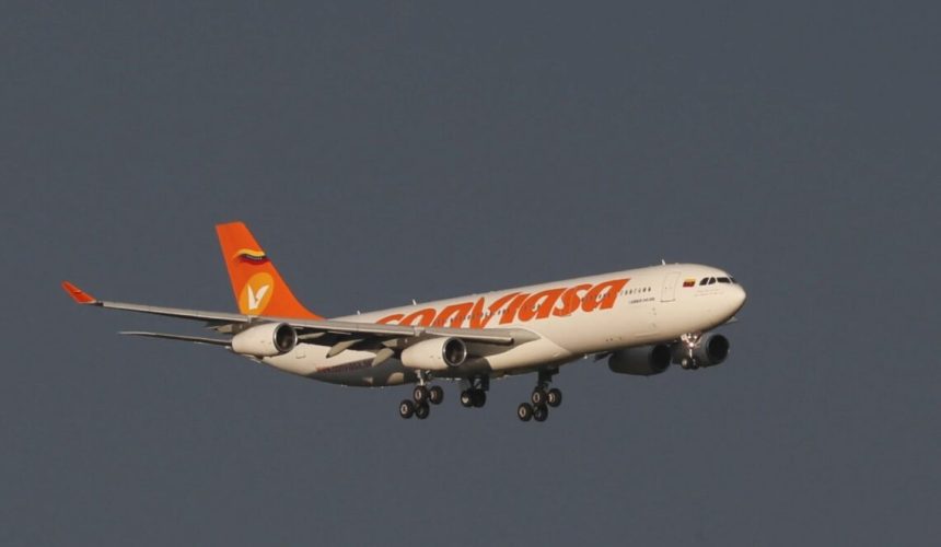 Llega a Venezuela avión con 315 migrantes repatriados desde México, 146 son niños