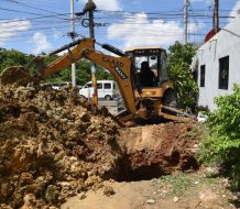 Camión perfora tubería de un acueducto e interrumpe el suministro de agua en SDE