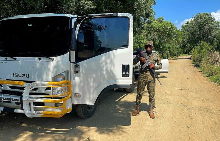 Recuperan camión robado en Dajabón que presuntamente sería llevado a Haití