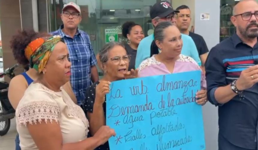 Comunitarios de Urbanización Almánzar, en SFM, protestan por escasez de agua potable  