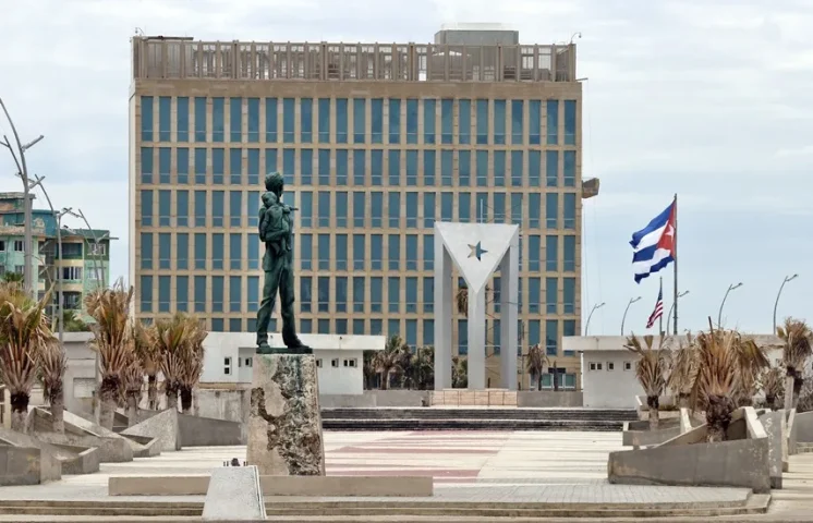 Hasta 230 dólares por un día: Cuba alquila su Tribuna Antiimperialista para eventos