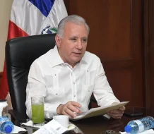 Senador exige al Gobierno detener desalojos forzosos en barrios de Santo Domingo