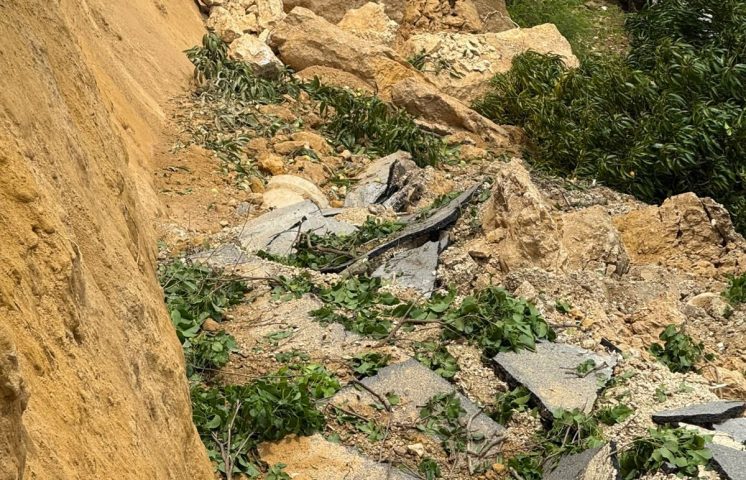 Colapsa tramo vial entre Boca de Nigua y Samangola en San Cristóbal