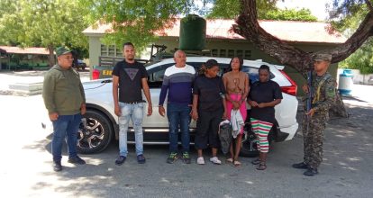 Detienen dos dominicanos por transportar haitianas indocumentadas en San Juan