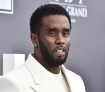 Víctima de Diddy afirma que pasaba la mitad de cada semana en hoteles para practicar sexo forzoso