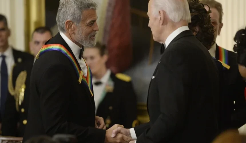 Un libro sobre el deterioro de Biden narra que fue incapaz de reconocer a George Clooney