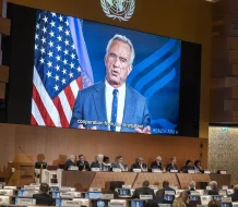 El secretario de Salud de EE.UU. acusa a la OMS de «haber fracasado» y de ceder a China