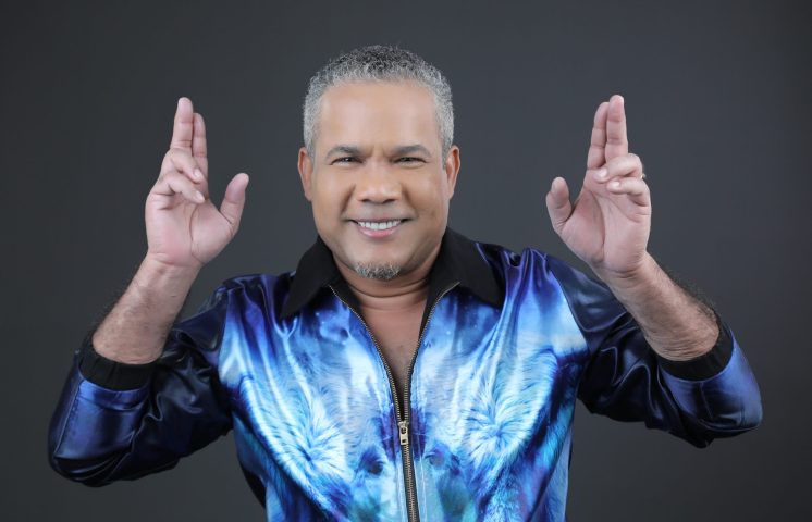 Héctor Acosta celebra su cumpleaños estrenando su canal oficial de YouTube y nueva bachata