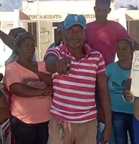 Ex empleados del Limón exigen pago de prestaciones laborales tras más de un año de desvinculación