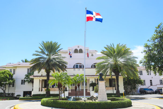 Gobierno dominicano exhorta viajar a Estados Unidos solo por vías legales y seguras 